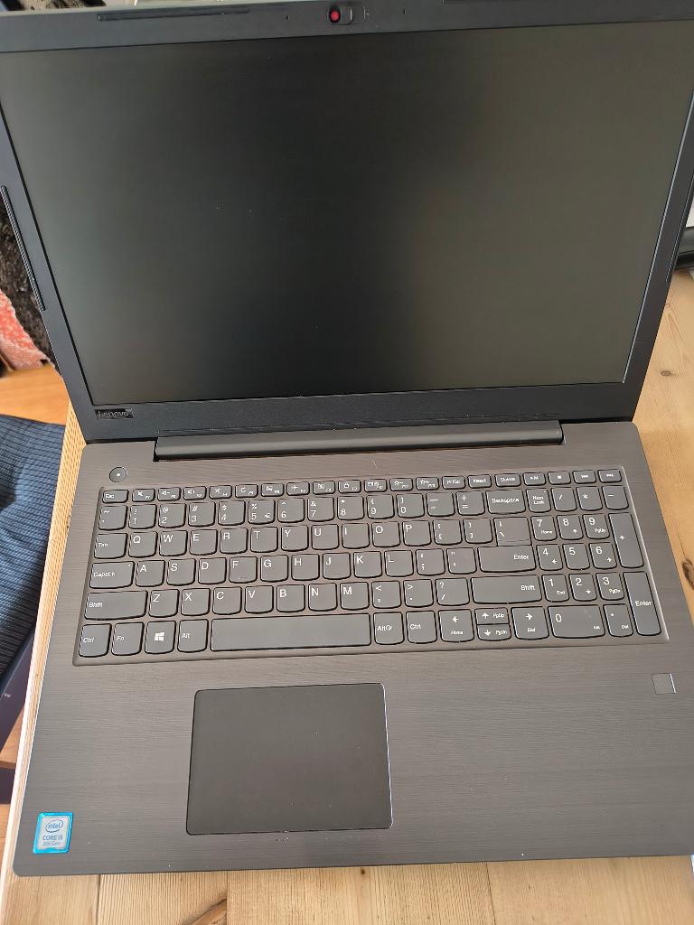 Lenovo laptop V330 Processor i5-8250U, 8 GB en 256 GB SSD, Met videokaart, 8 GB, Minder dan 2 Ghz, Ophalen of Verzenden