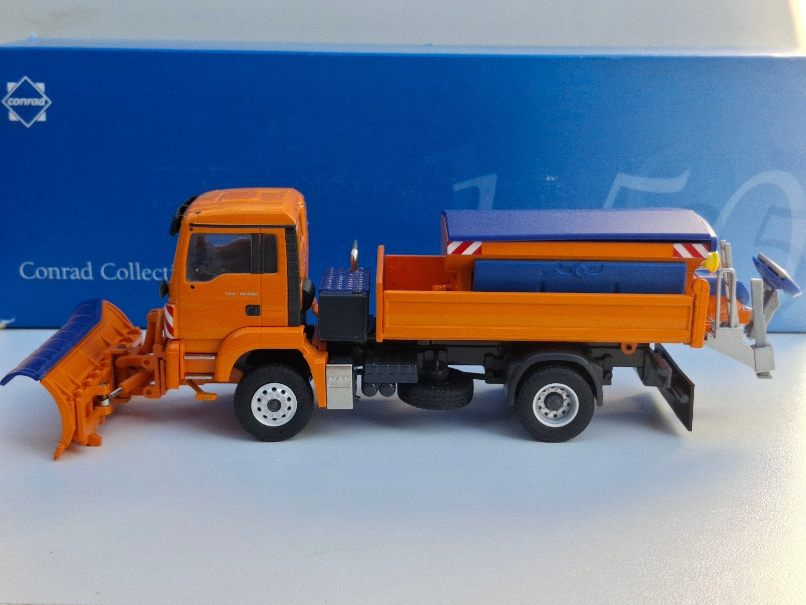 MAN TGS SCHNEEPLUG MIT STREUAUFBAU 1:50, Ophalen of Verzenden, Zo goed als nieuw, Bus of Vrachtwagen