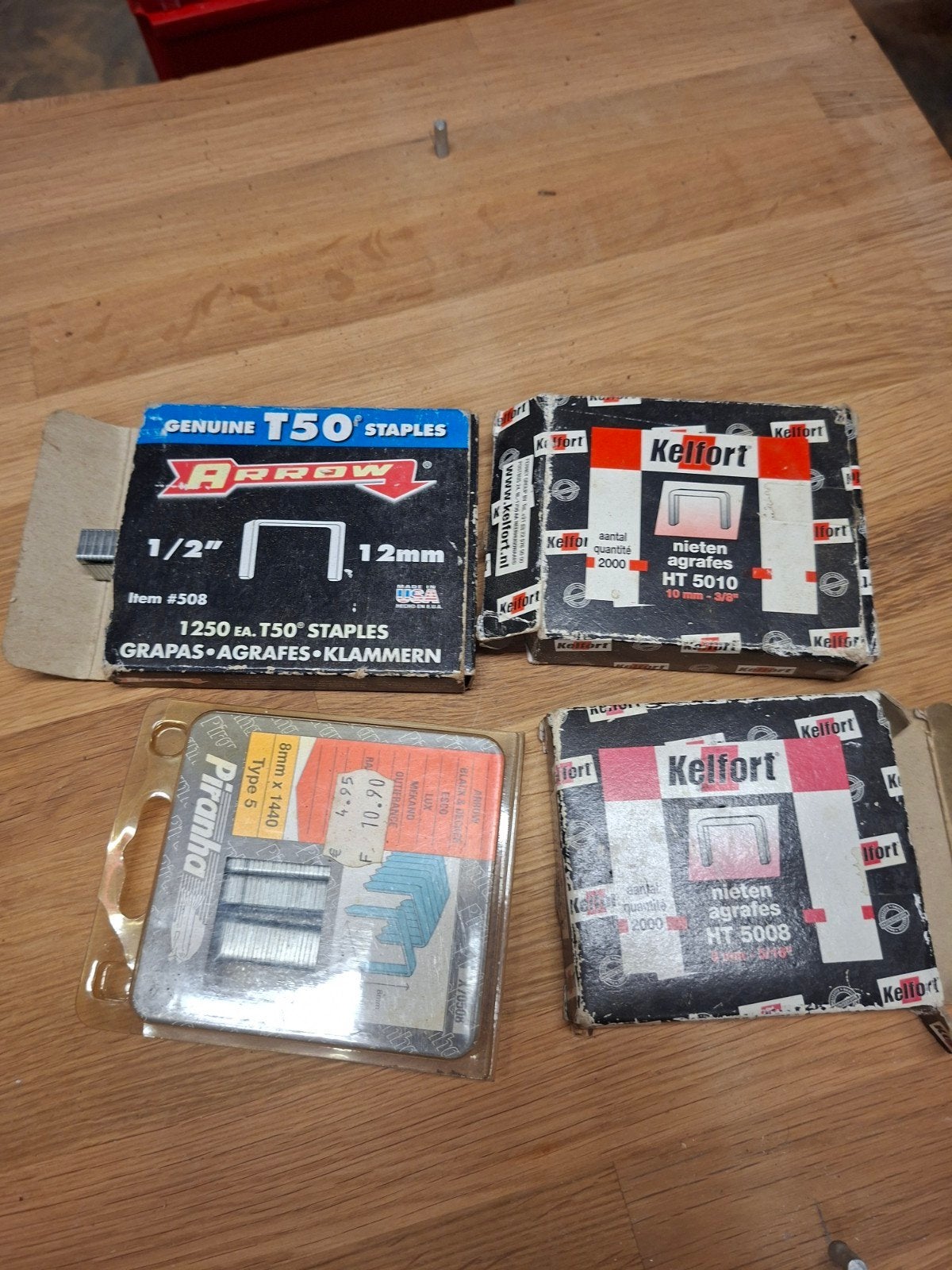 Nietjes voor tacker - Diverse maten en merken, Doe-het-zelf en Verbouw, Ophalen of Verzenden, Zo goed als nieuw, Tacker/nietmachine