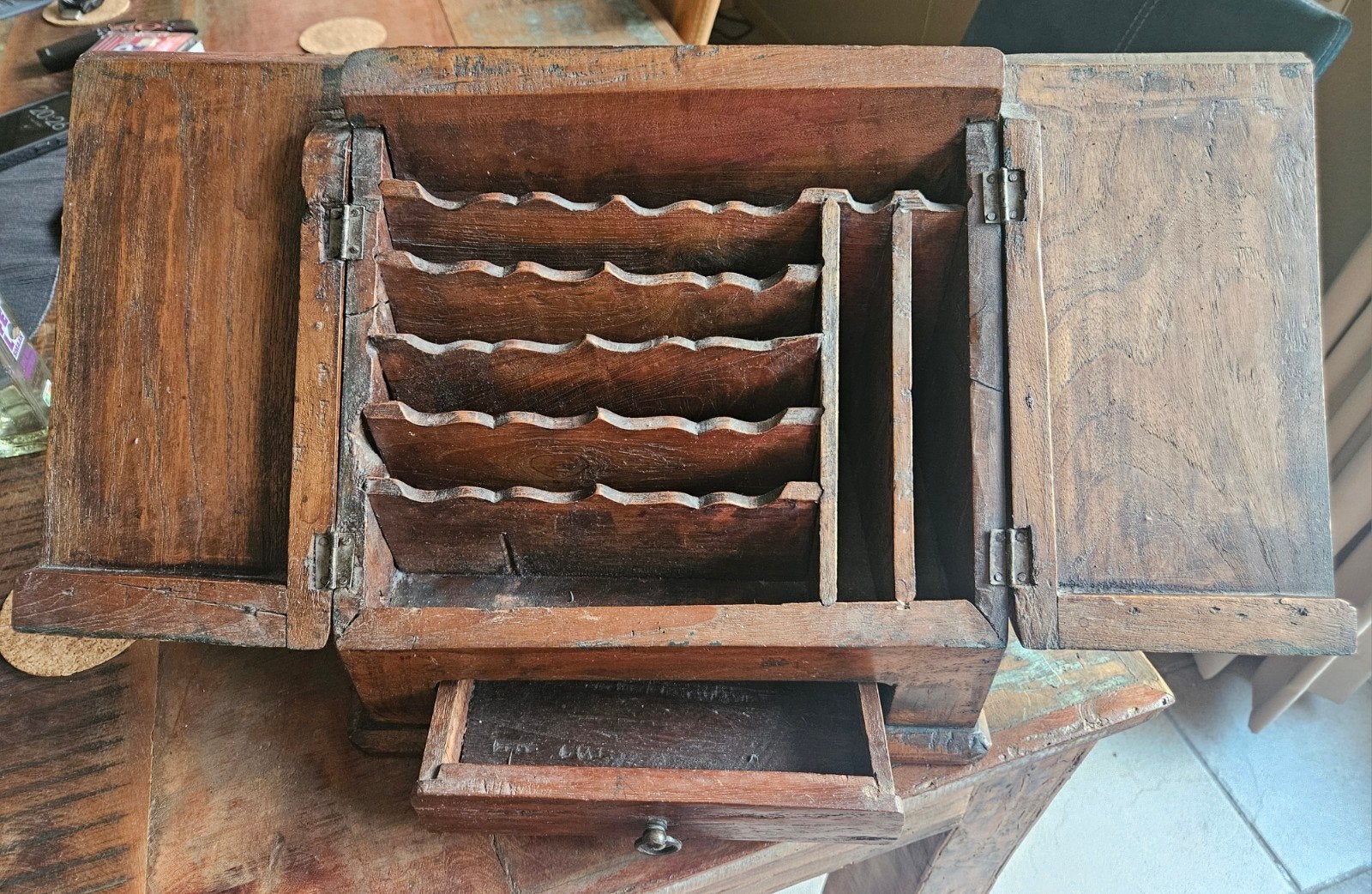 Antieke houten kruidenkastje met lade en vakken, Ophalen