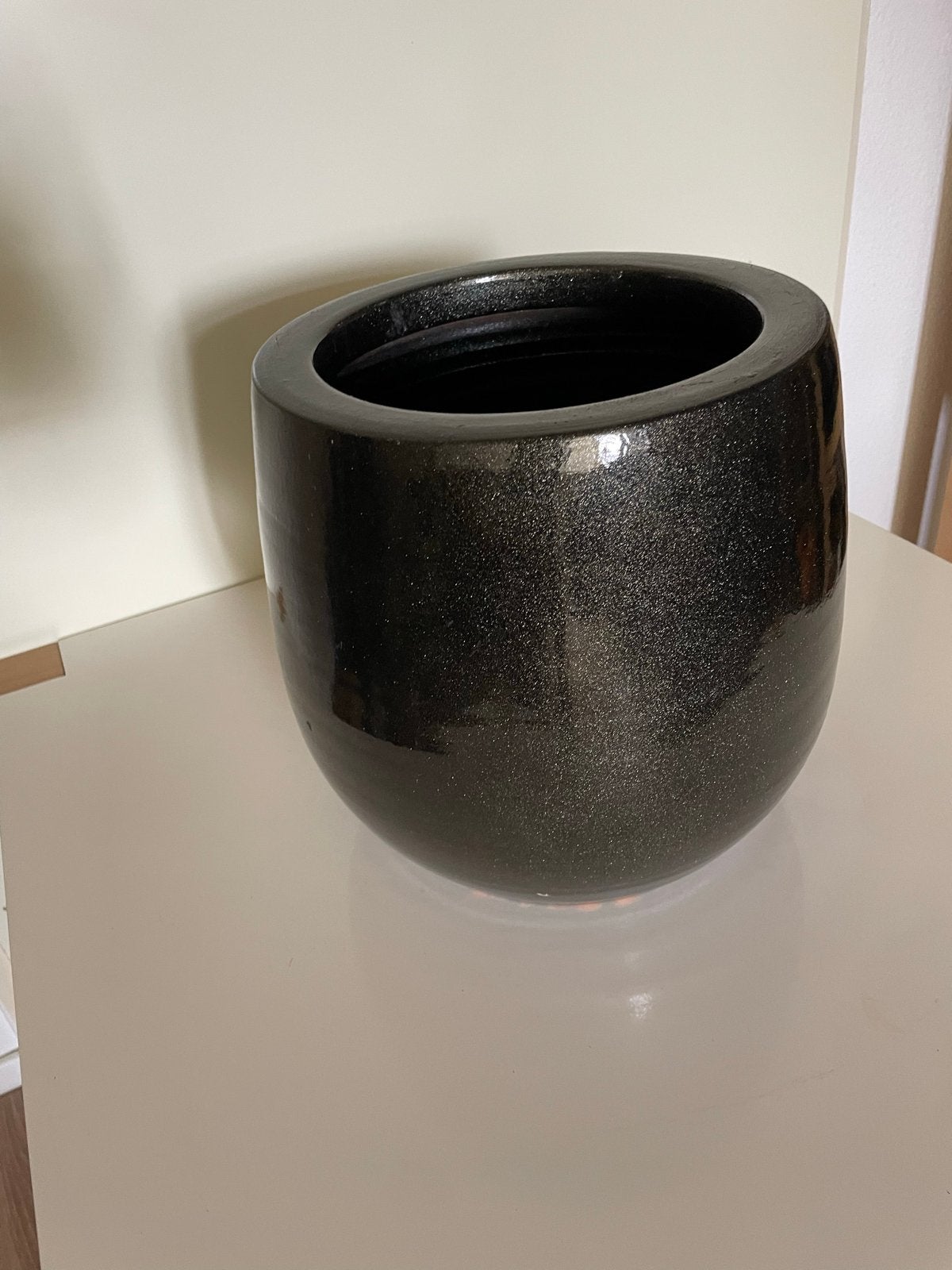 Glanzende Zwarte Bloempot - Zo Goed als Nieuw, Rond, Binnen, Zo goed als nieuw, Minder dan 40 cm
