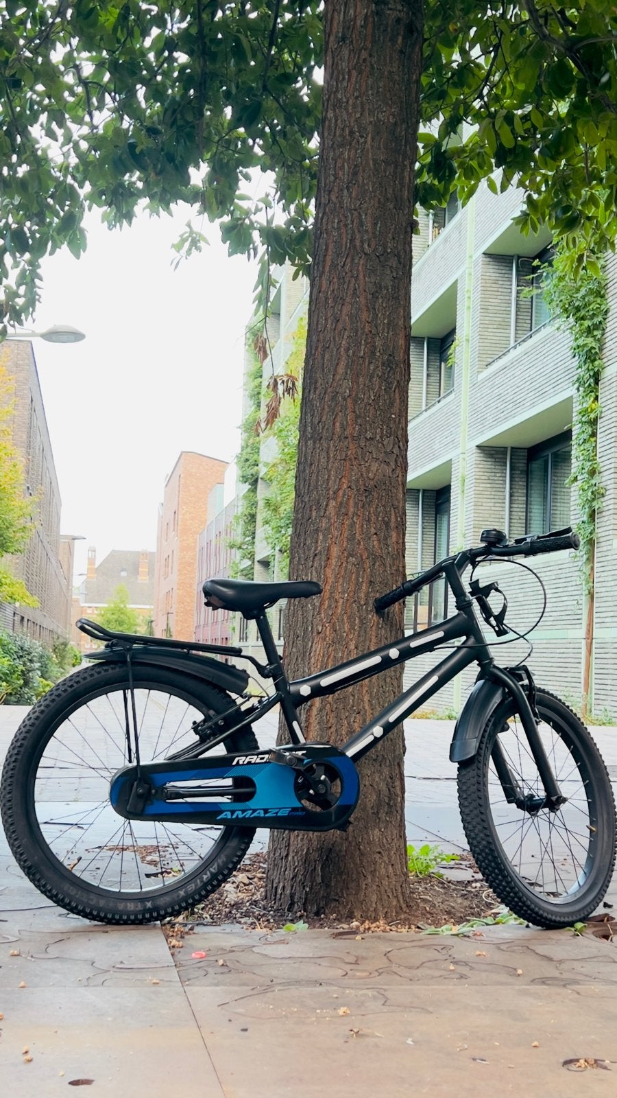 Zwarte kinderfiets met 20-25 inch wielen - Zo goed als nieuw, Ophalen, Zo goed als nieuw, Terugtraprem, 20 inch of meer