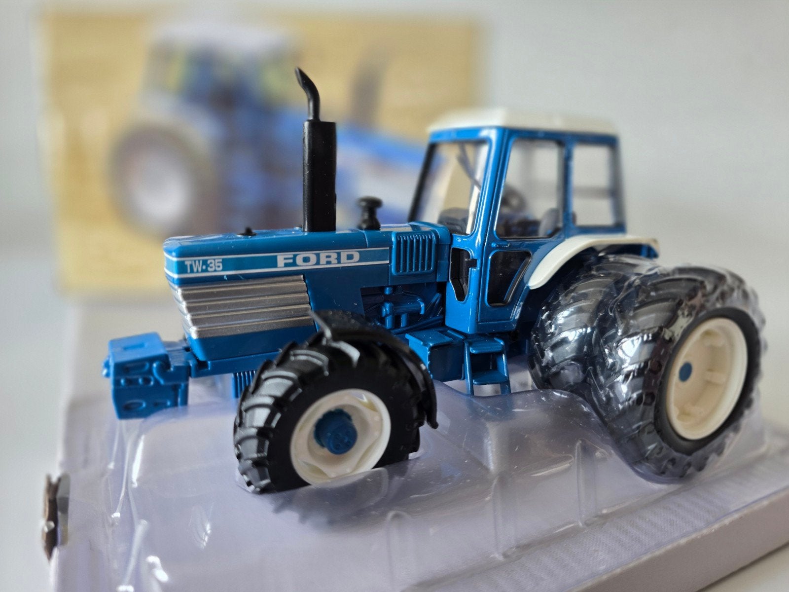 FORD TW 35 DUBB- LUCHT ACHTER 1:32 ERTL, Ophalen of Verzenden, Nieuw, Tractor of Landbouw, ERTL