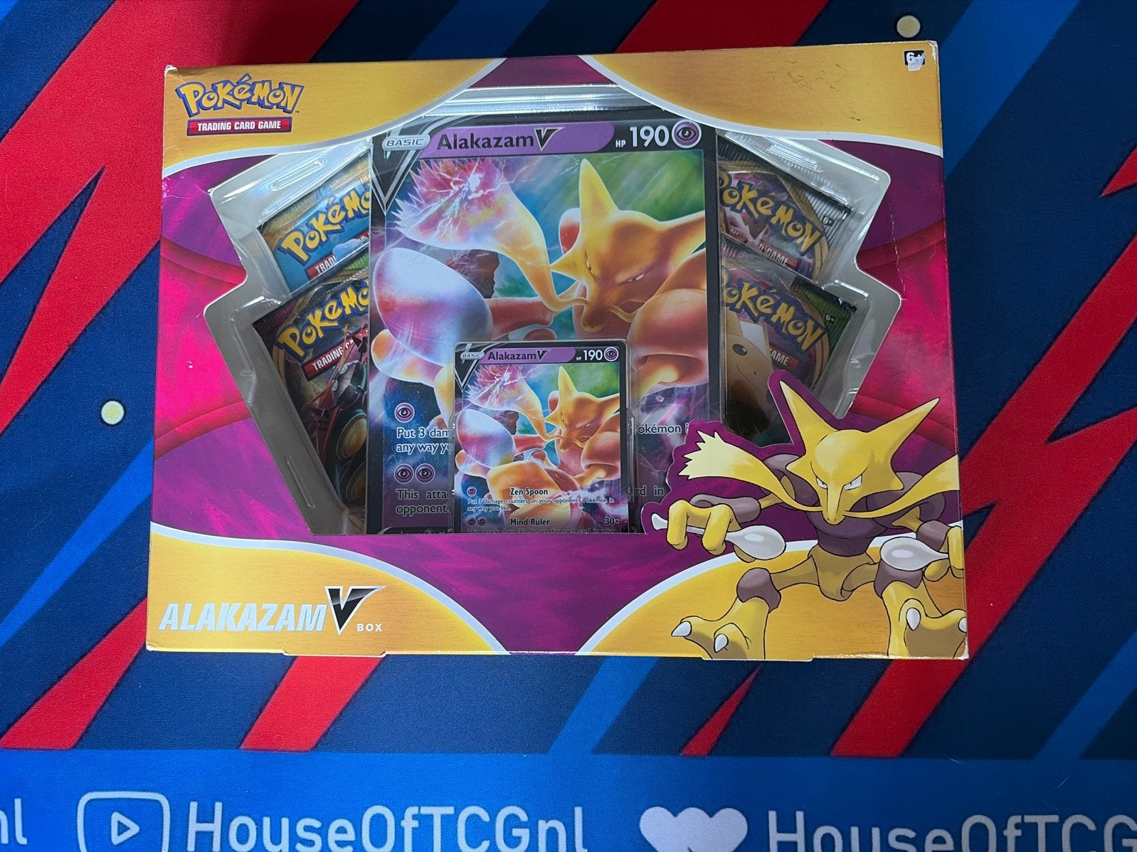 Pokémon Alakazam V Box - Nieuw en Geseald, Ophalen of Verzenden, Nieuw, Overige typen