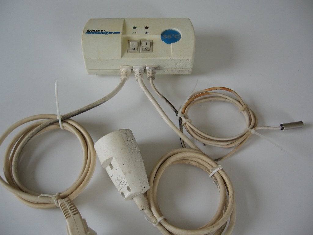 Rivilex pompschakelaar pumpcontroller Vloer verwarming €25,-, 30 tot 80 cm, Overige typen, Ophalen of Verzenden, Zo goed als nieuw