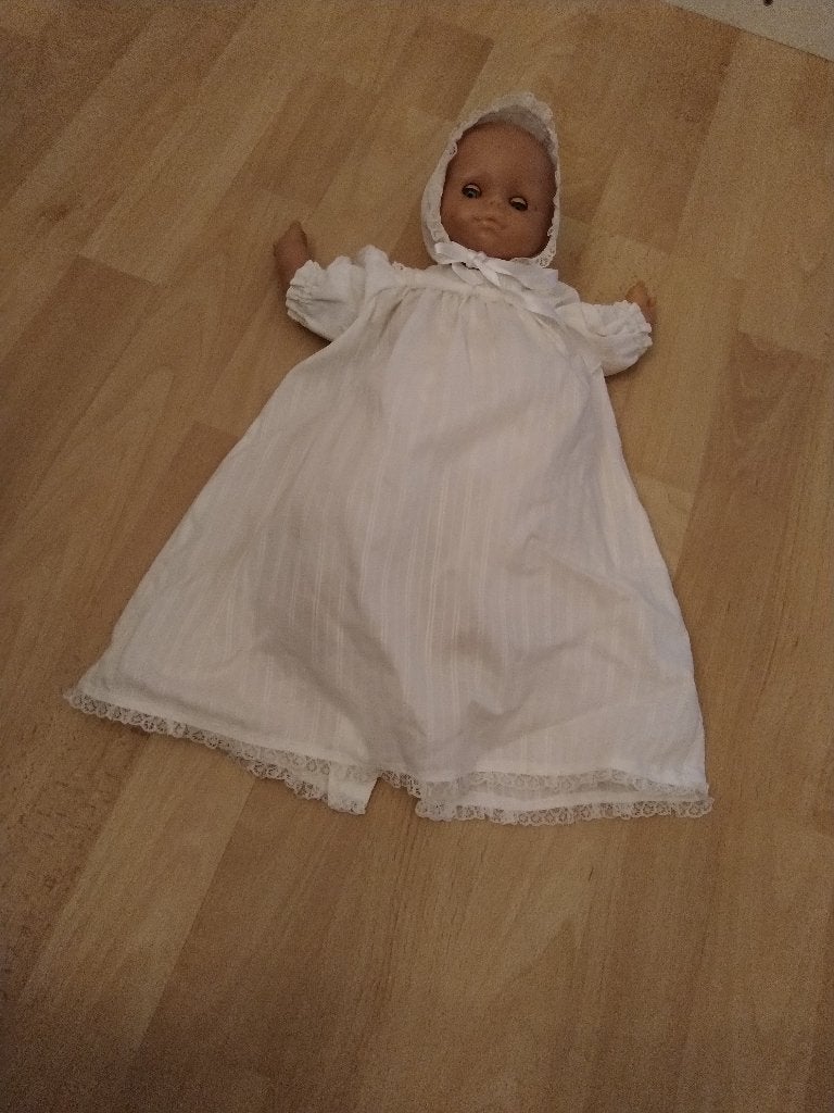 Te koop aangeboden: Babypop met poppenkleding , Ophalen of Verzenden, Gebruikt, Babypop