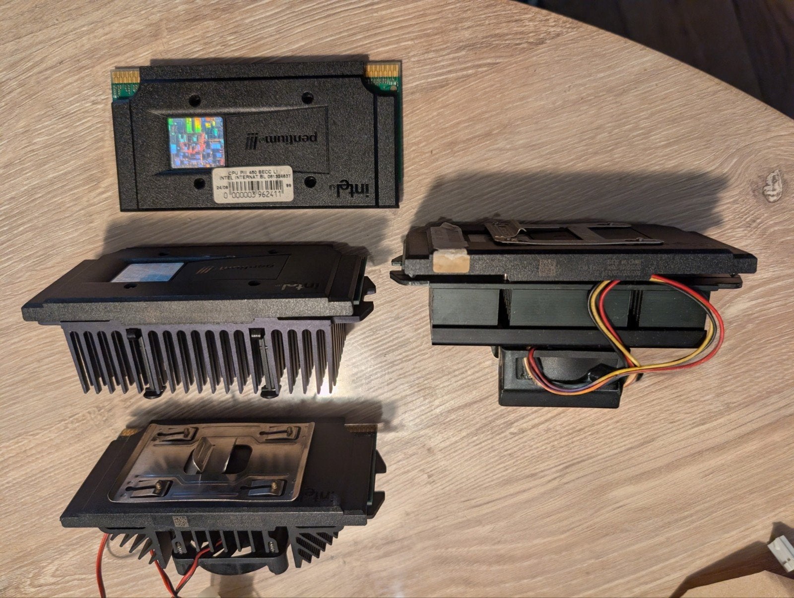 4x Slot 1 Pentium III processor's 450-500-600-733MHz, Ophalen