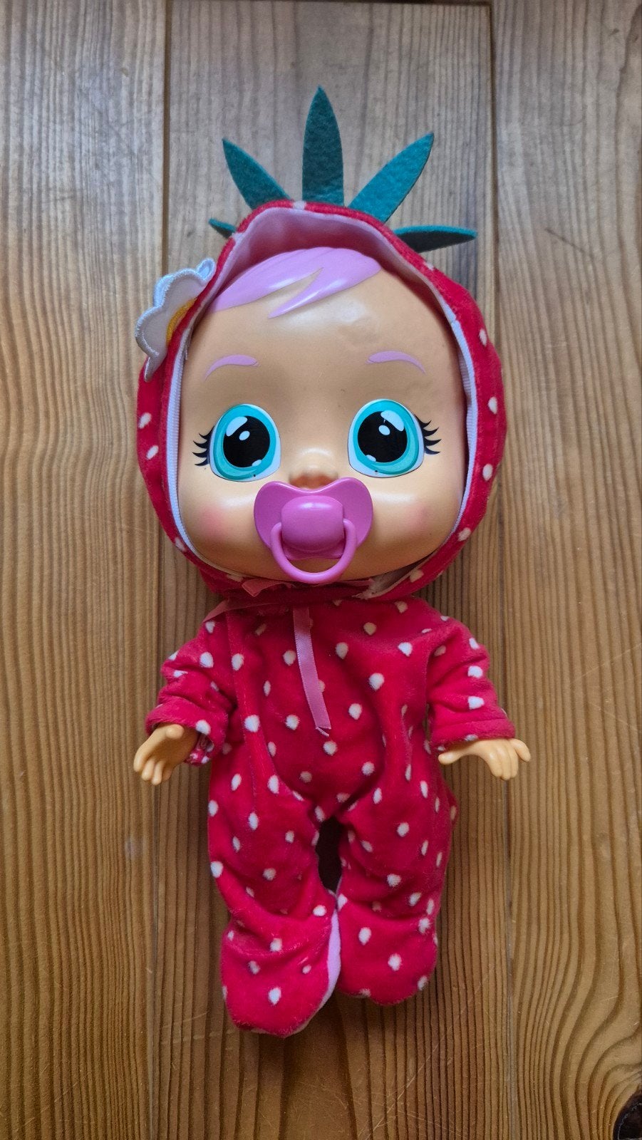 Cry Babies interactieve pop met aardbeienpakje en speen, Kinderen en Baby's, Ophalen, Gebruikt, Babypop