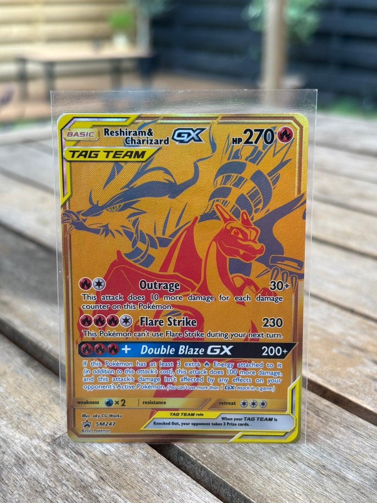 Pokémon Reshiram & Charizard GX SM247 – Gold Promo – NM, Ophalen of Verzenden, Zo goed als nieuw