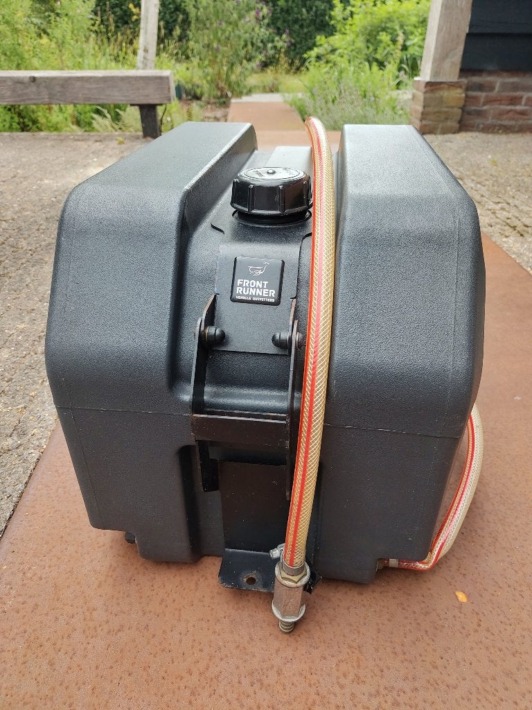 Front runner water tank 45L met montage systeem, Ophalen, Gebruikt