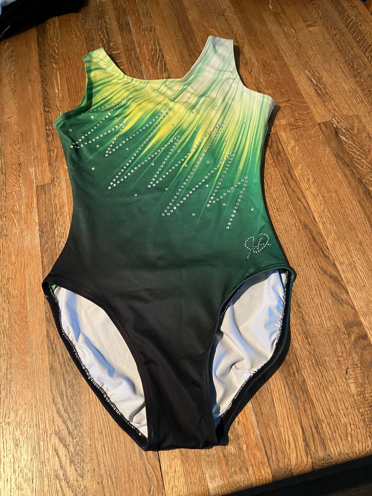 Turnpakje groen/geel met strass - Maat AME, Sport en Fitness, Overige typen, Maat 36 t/m 42, Ophalen of Verzenden, Zo goed als nieuw