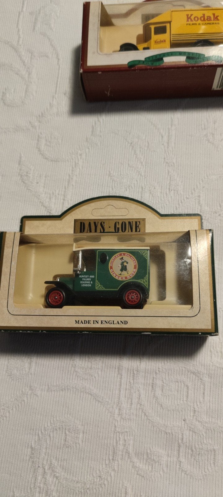 DAYS - GONE 4x antiek model auto, Ophalen of Verzenden, Auto, Overige merken