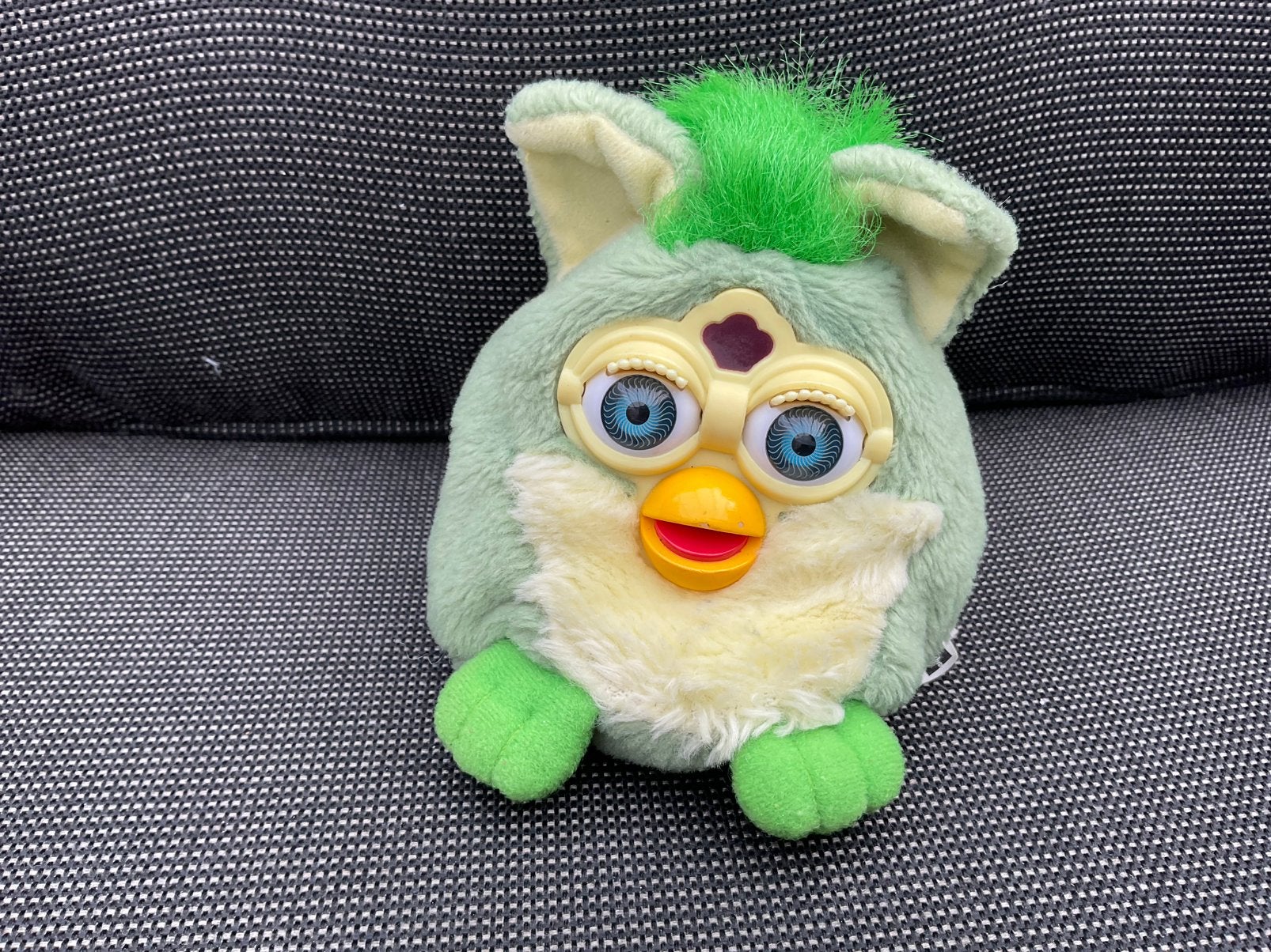 Zgan, chipje aan de snavel, groen Furby knuffel Tiger 1999, Verzamelen, Ophalen, Zo goed als nieuw