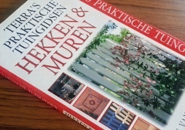 Hekken en Muren - advies van de vakman, Boeken, Ophalen of Verzenden, Gelezen, Overige onderwerpen