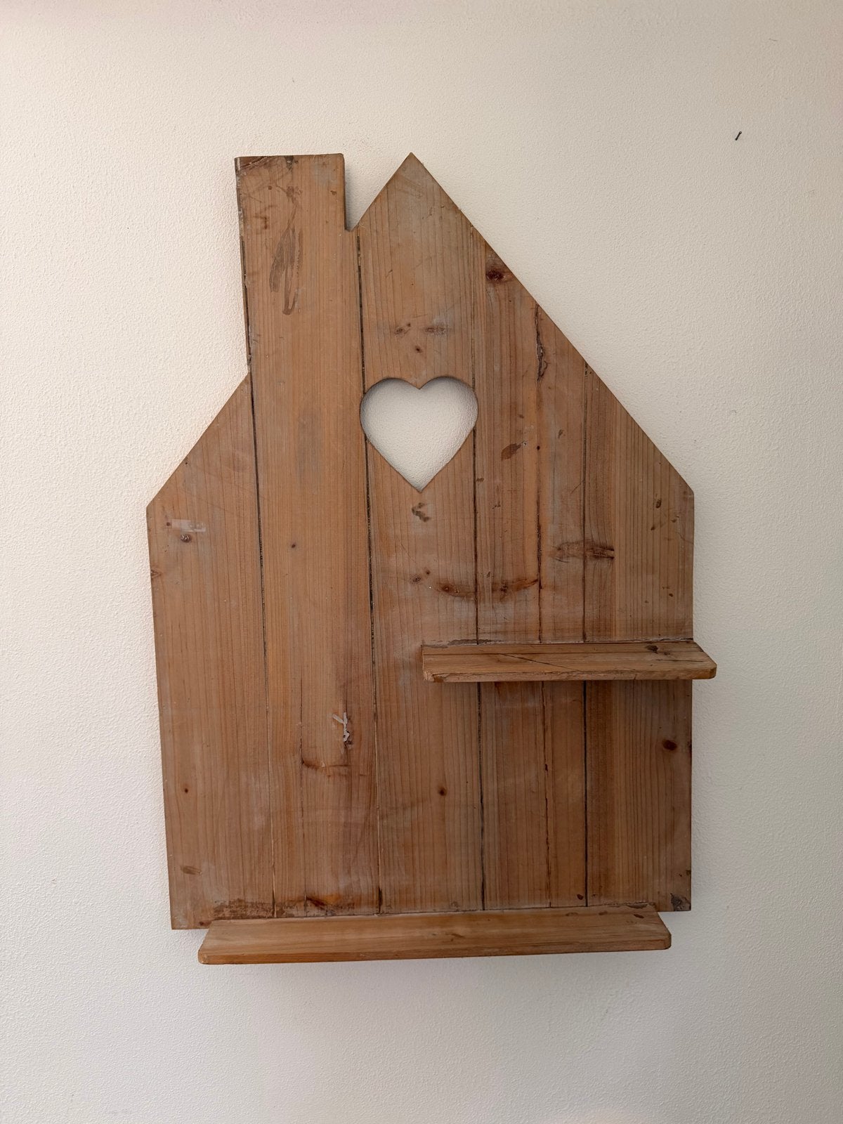 Houten wanddecoratie huisje met hart en plankjes, Ophalen, Gebruikt