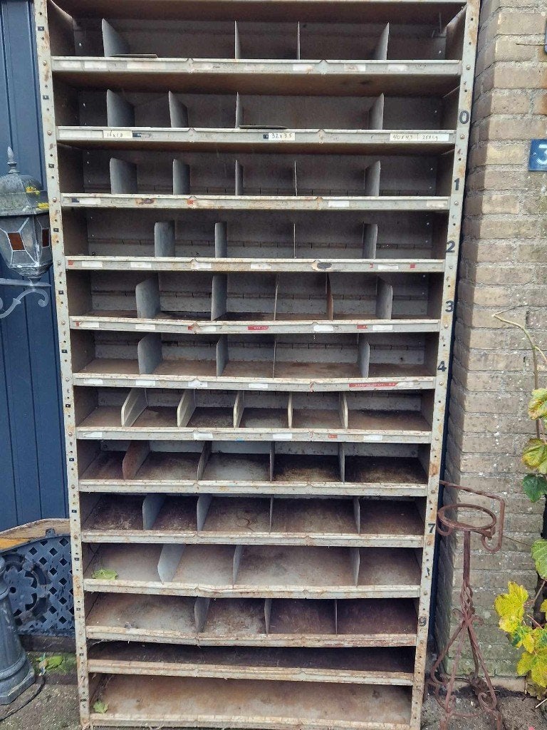 oude brocante metalenvakkenkast uit boerderij*brocante, Ophalen, Gebruikt