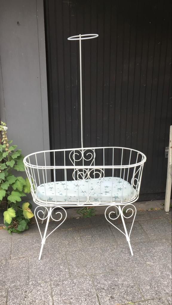 vintage ‘50 brocante wieg smeedijzeren ledikant met hemeltje, Ophalen of Verzenden