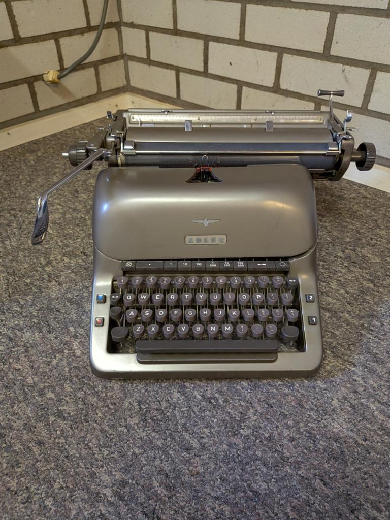 Adler typemachine vintage, Ophalen, Zo goed als nieuw