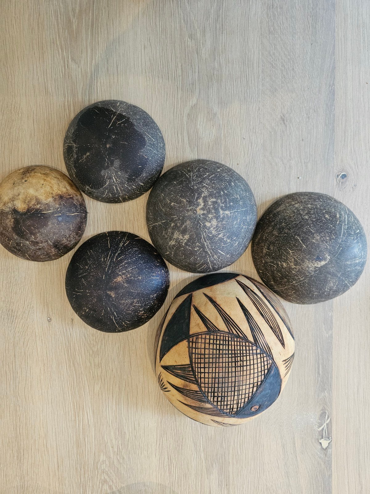 Kokosnoot kommen en kalebasschaal met visdecoratie, Verzenden