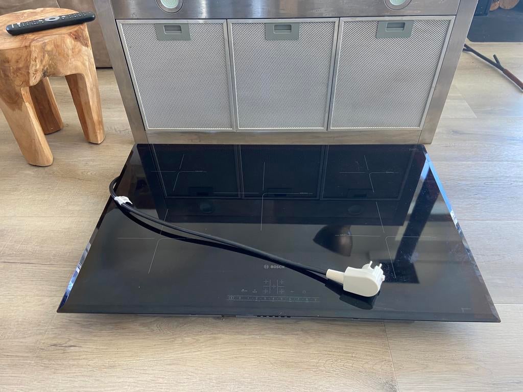 Inductieplaat met afzuikkap ( koolstoffilter), Witgoed en Apparatuur, Kookplaten, Ophalen, Zo goed als nieuw, Energieklasse A of zuiniger