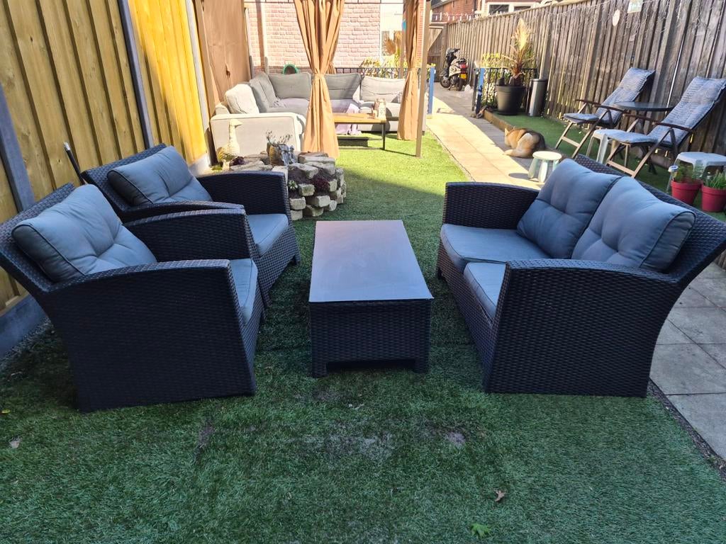 Mooi loungeset van KJ OUTDOOR in goede staat., Tuin en Terras, Ophalen, 5 zitplaatsen, Kunststof, Gebruikt