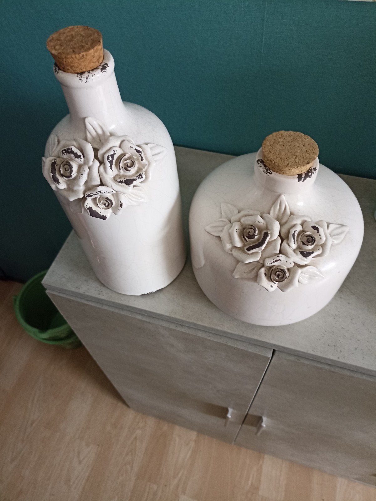 twee gave potten/ vazen met roosjes, Ophalen of Verzenden