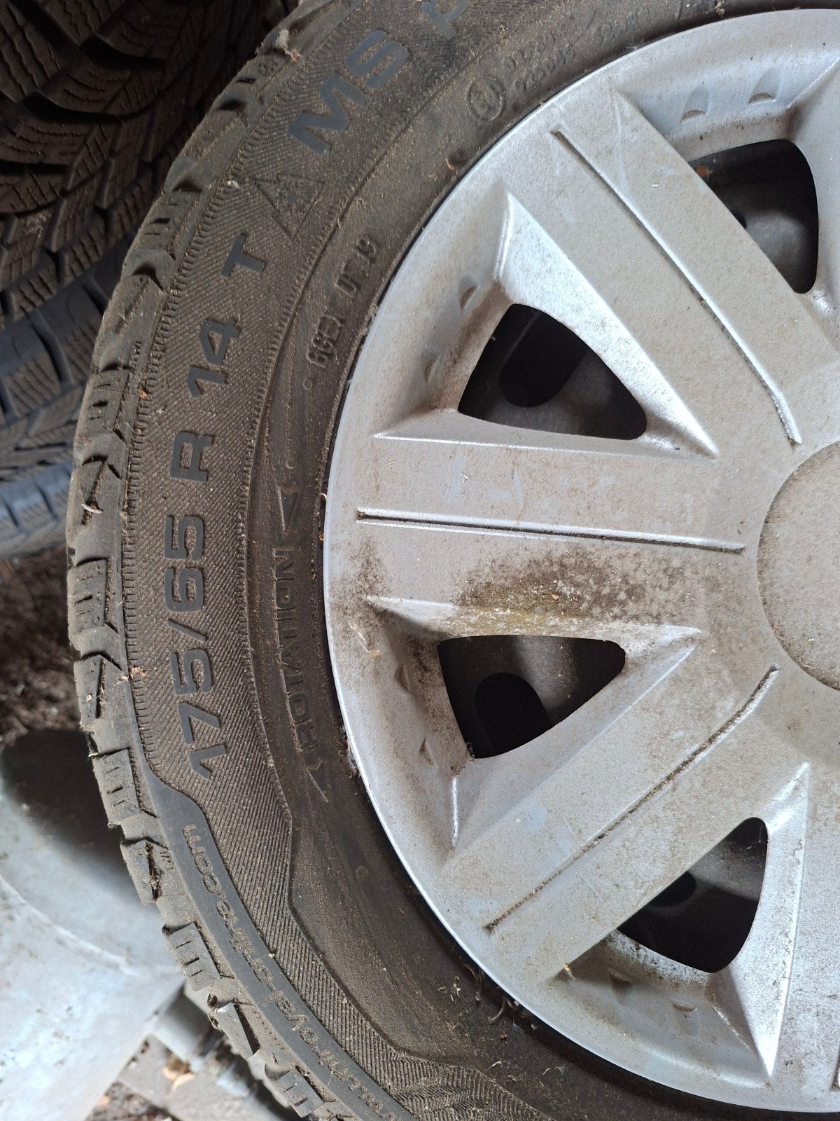Winterbanden Ford Fiesta 175/65 R14 met velgen (4 stuks), Auto-onderdelen, Ophalen, 14 inch, Gebruikt, 175 mm