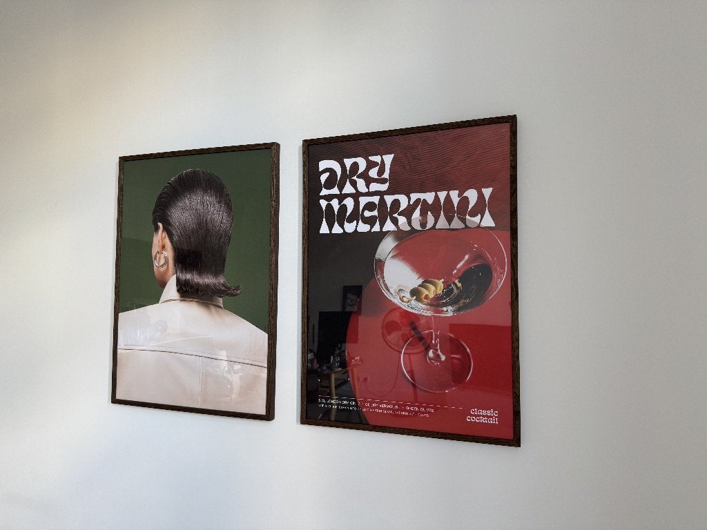 2 Desenio Posters met Donker Houten Lijsten, Huis en Inrichting, Woonaccessoires | Lijsten, Ophalen, Bruin, Hangend, 50 cm