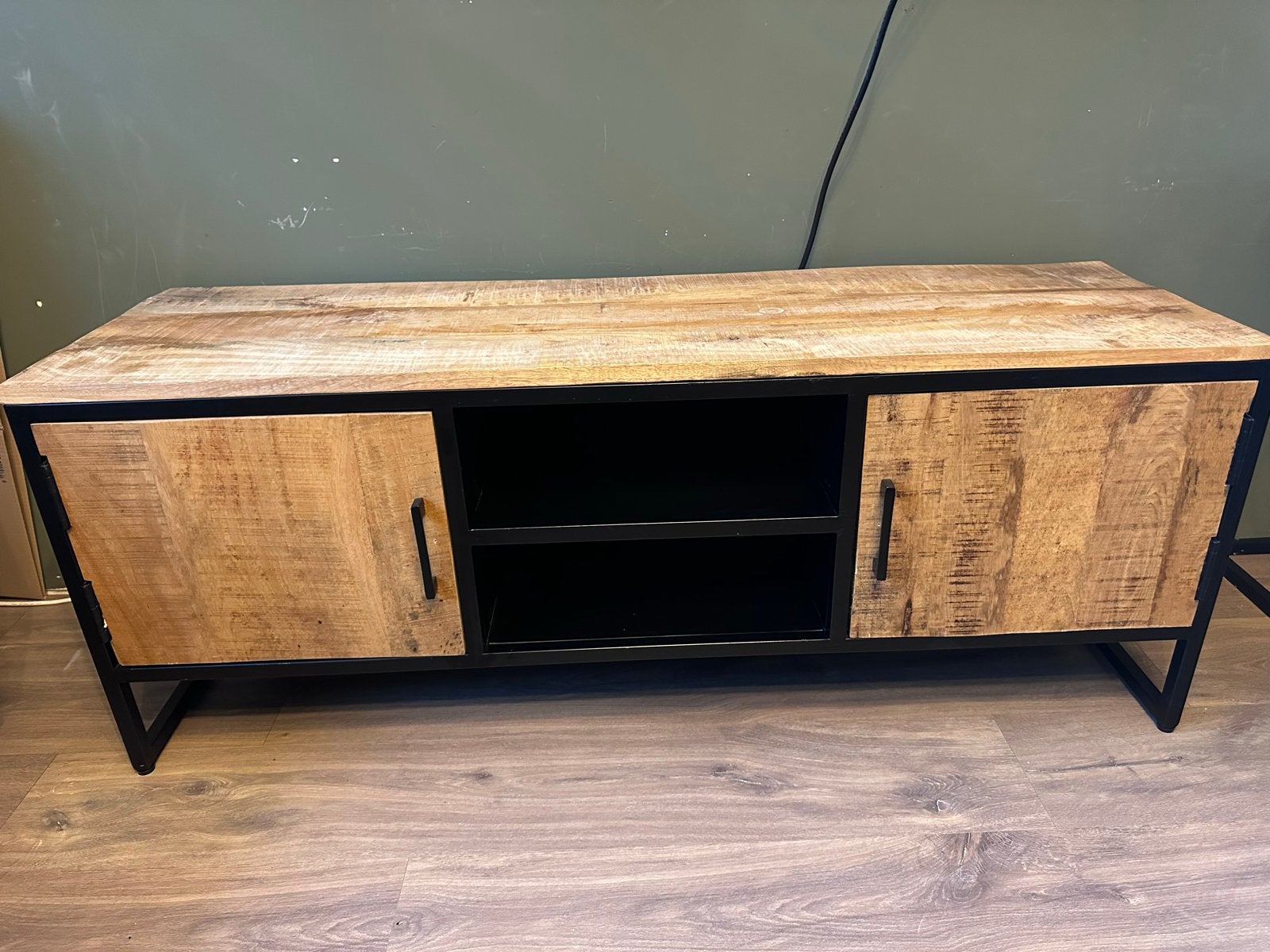 Compact TV-meubel mangohout 130 cm, 100 tot 150 cm, Ophalen of Verzenden, Zo goed als nieuw, Minder dan 100 cm