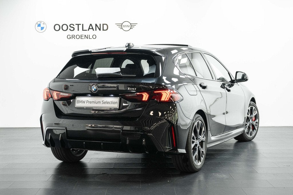 BMW 1 Serie 120 M Sport Automaat / Panoramadak / Sportstoele, Auto's, BMW, 156 pk, Met garantie (alle), Zwart, Origineel Nederlands