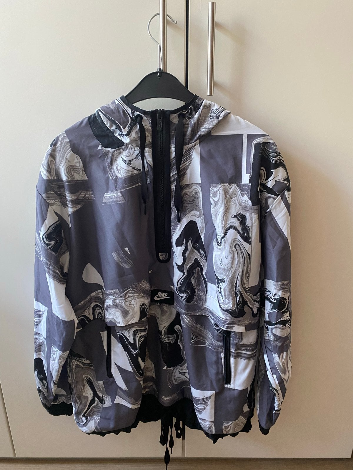 Nike Windrunner Jas - Grijs/Zwart/Wit - Maat L, Kleding | Heren, Ophalen of Verzenden, Zo goed als nieuw, Maat 52/54 (L), Meerkleurig