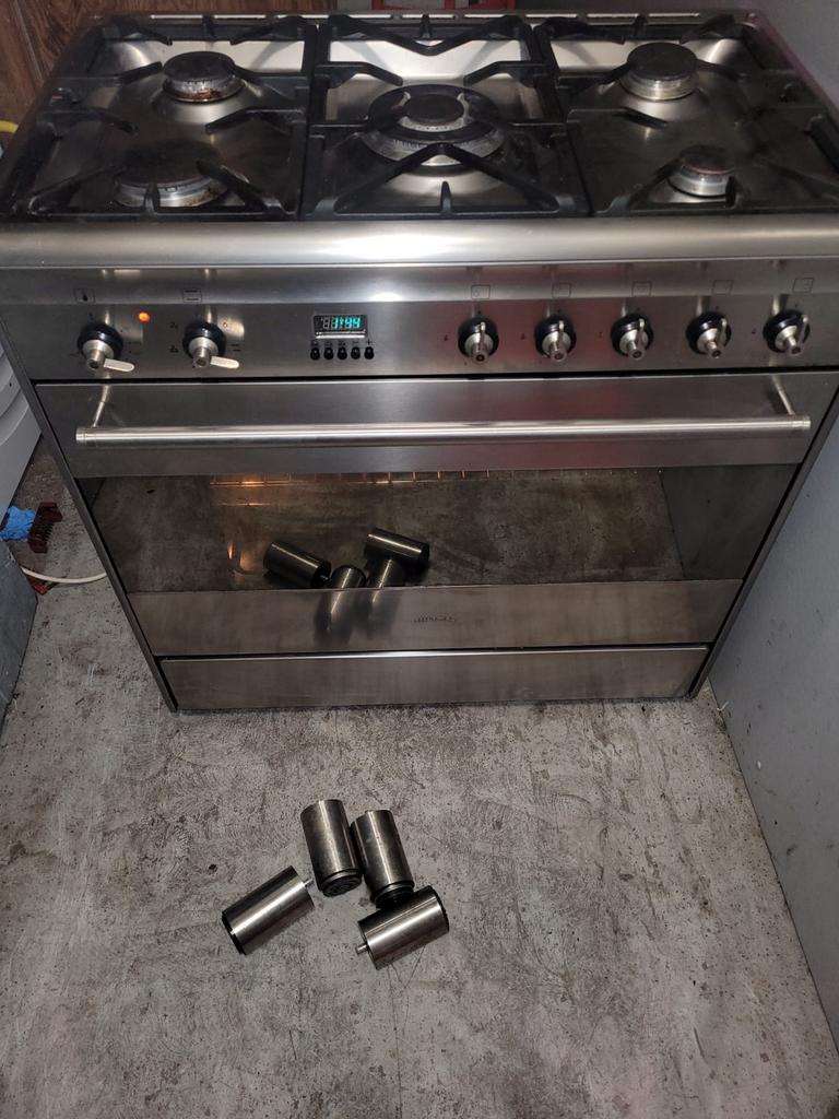 Smeg rvs grijs gasfornuis 80 cm breed, Witgoed en Apparatuur, Fornuizen, 60 cm of meer, Ophalen of Verzenden, Gas, Vrijstaand