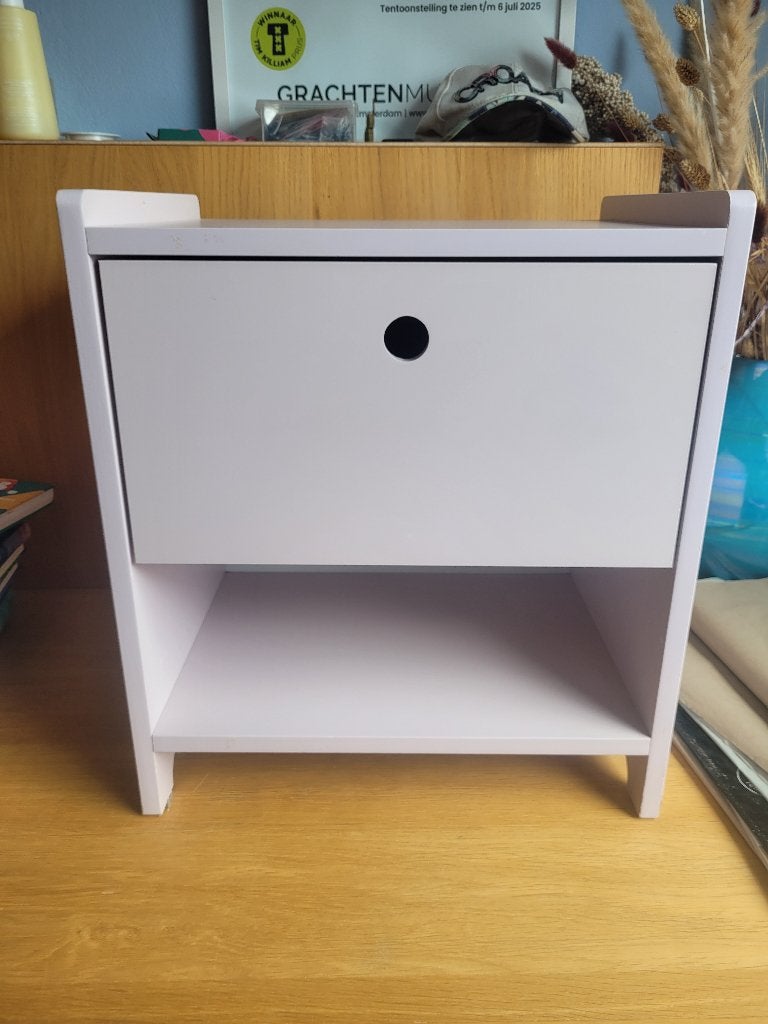 Nachtkastje kinderkamer met opbergruimte van  petite amelie, Ophalen, Overige materialen, Minder dan 45 cm, Zo goed als nieuw