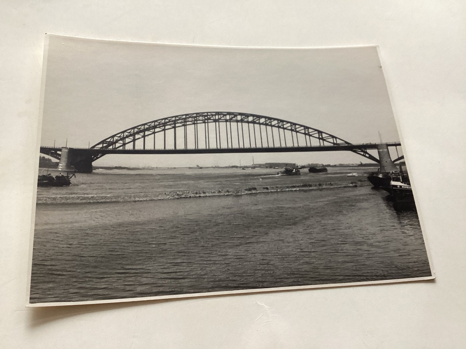 Nijmegen Foto van de Waalbrug  afm is 8.5 x 11.5 cm, Antiek en Kunst, Ophalen of Verzenden, Foto, Fotografie, Origineel