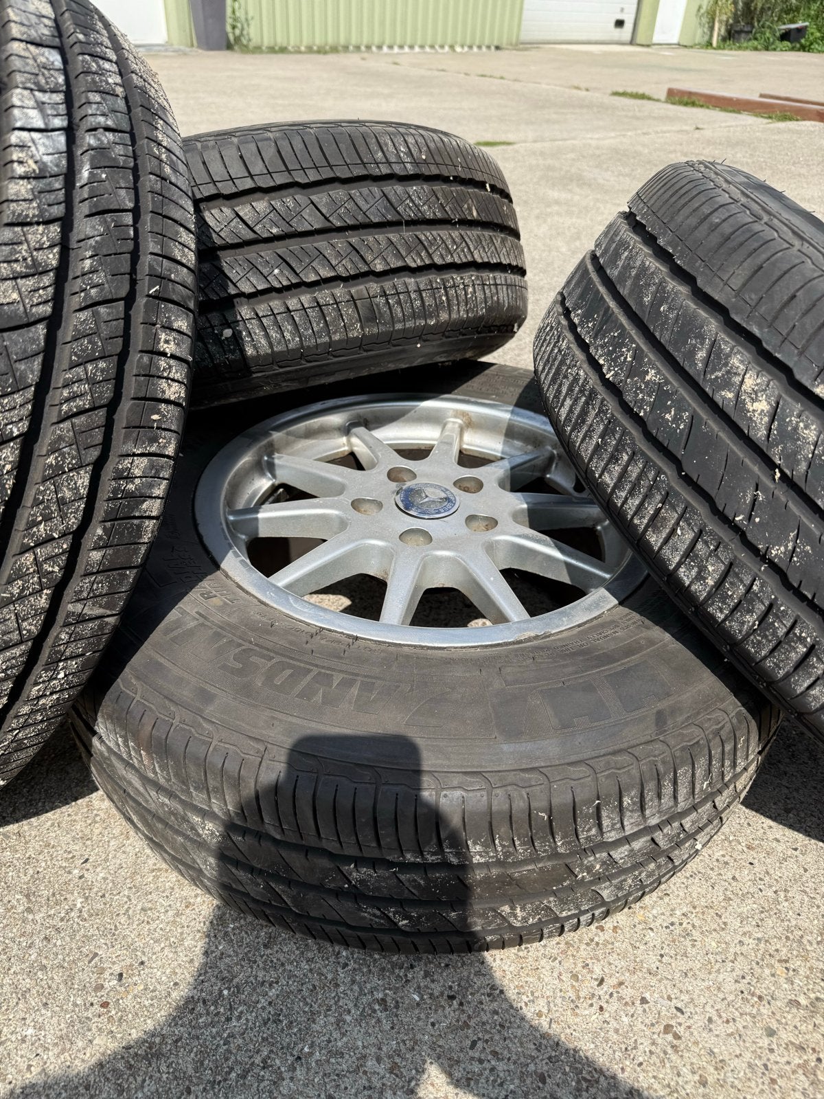 Mercedes-Benz 15 inch velgen met 215/70R15C banden, Ophalen, 15 inch, Banden en Velgen, All Season