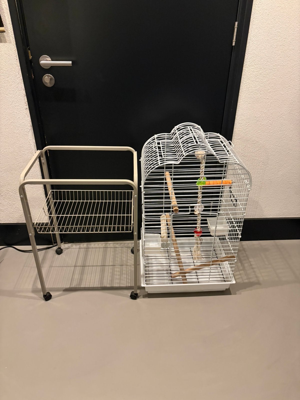 Vogelkooi met standaard – wit – compleet, Ophalen, Gebruikt, Metaal, Vogelkooi