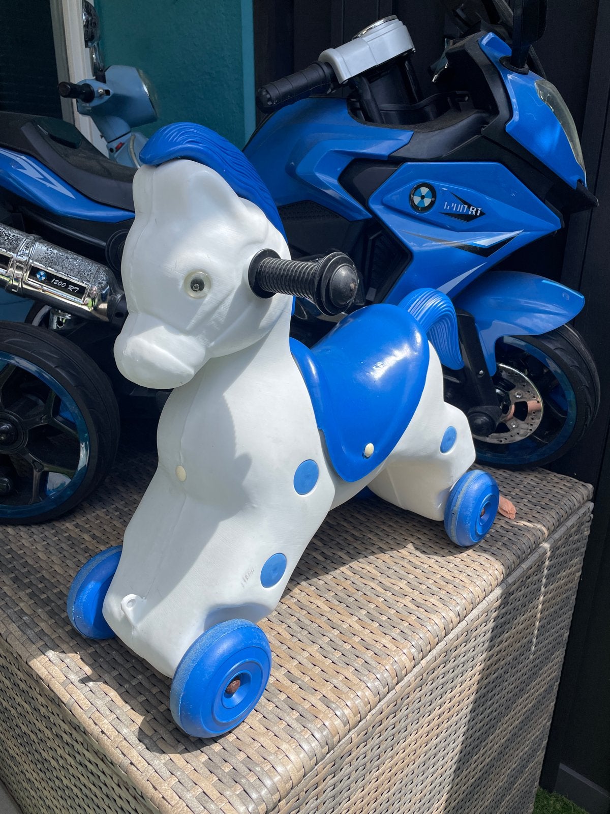 Loopwagen paardje wit/blauw, Ophalen, Gebruikt, Loopvoertuig