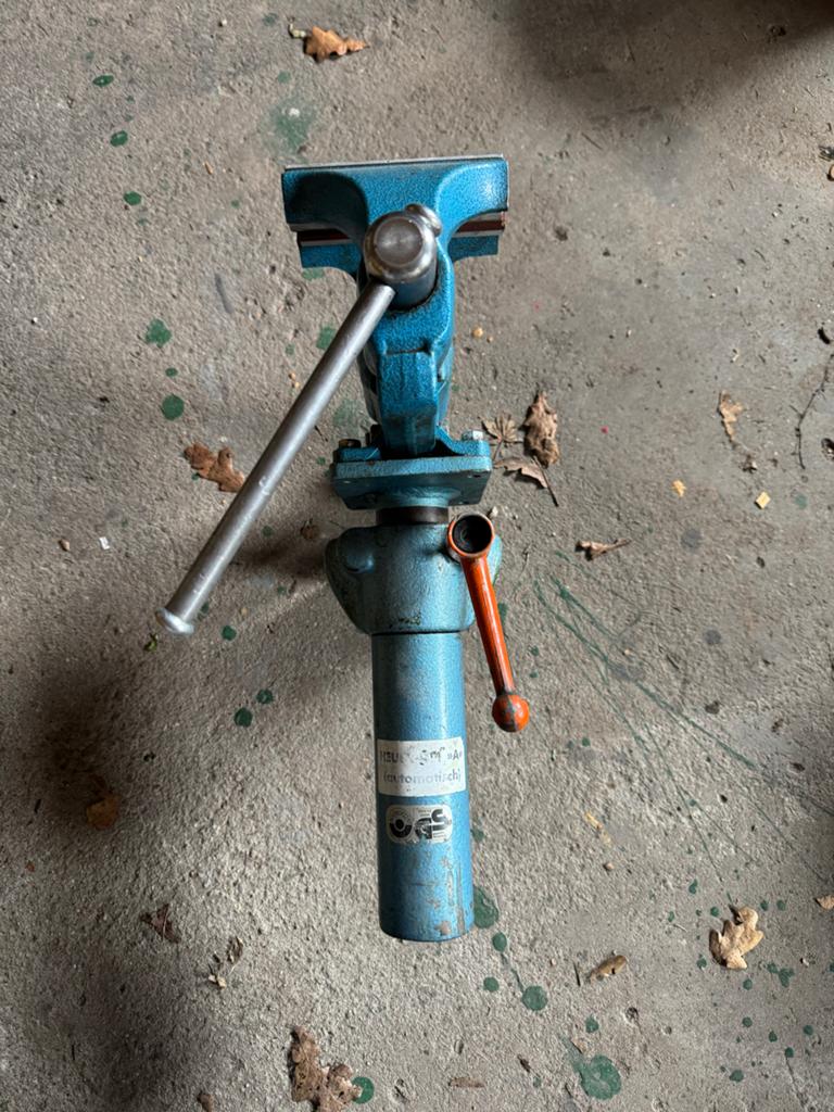Robuuste bankschroef met draaifunctie, Doe-het-zelf en Verbouw, Gereedschap | Handgereedschap, Ophalen, Gebruikt