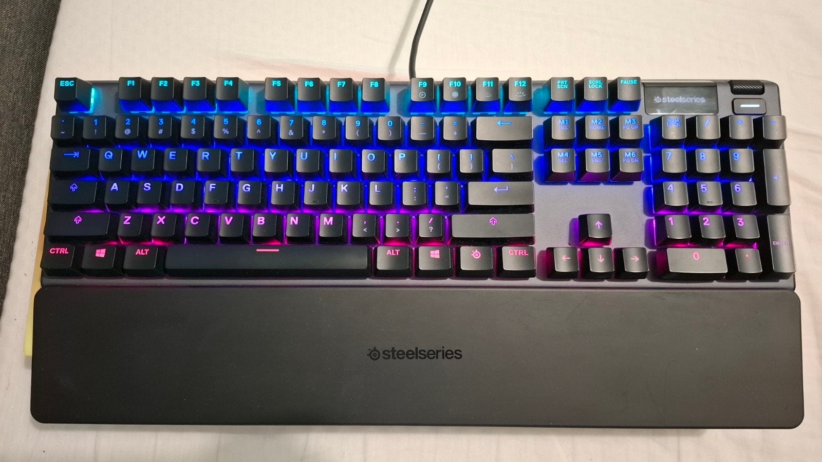SteelSeries Apex 5, Gaming toetsenbord, Zo goed als nieuw, Qwerty, Bedraad