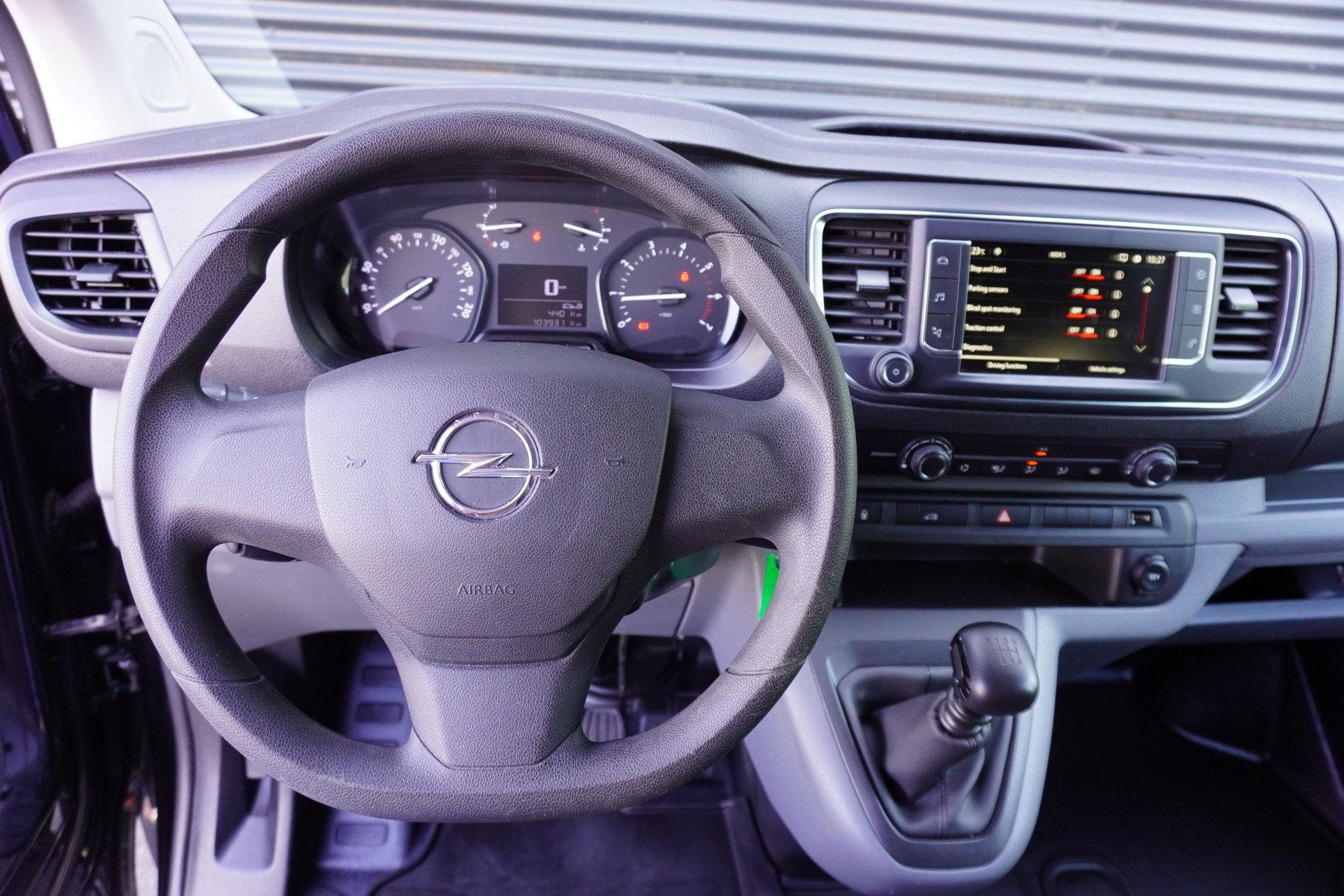 Opel Vivaro 102pk L2H1 Navigatie Camera Apple Carplay Crusie, Auto's, Voorwielaandrijving, 4 cilinders, 1586 kg, Zwart