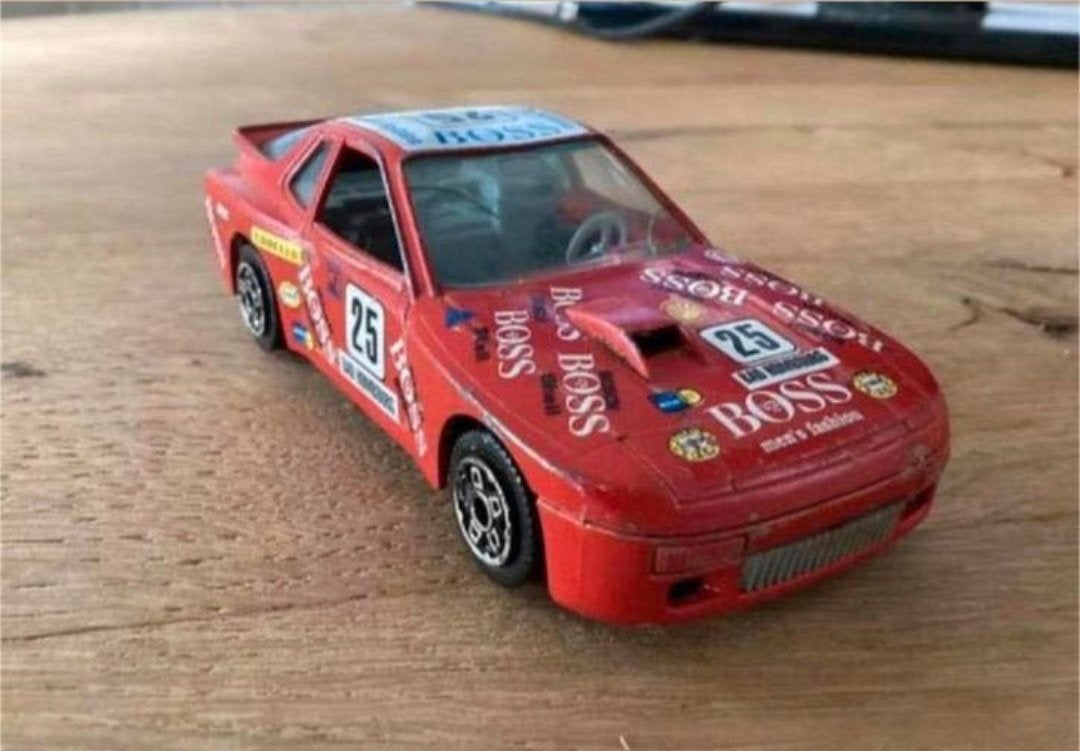 Bburago Porsche 924 Turbo 1:43 –Made in Italy BOSS Race #25, Ophalen of Verzenden, Gebruikt, Auto, Overige merken