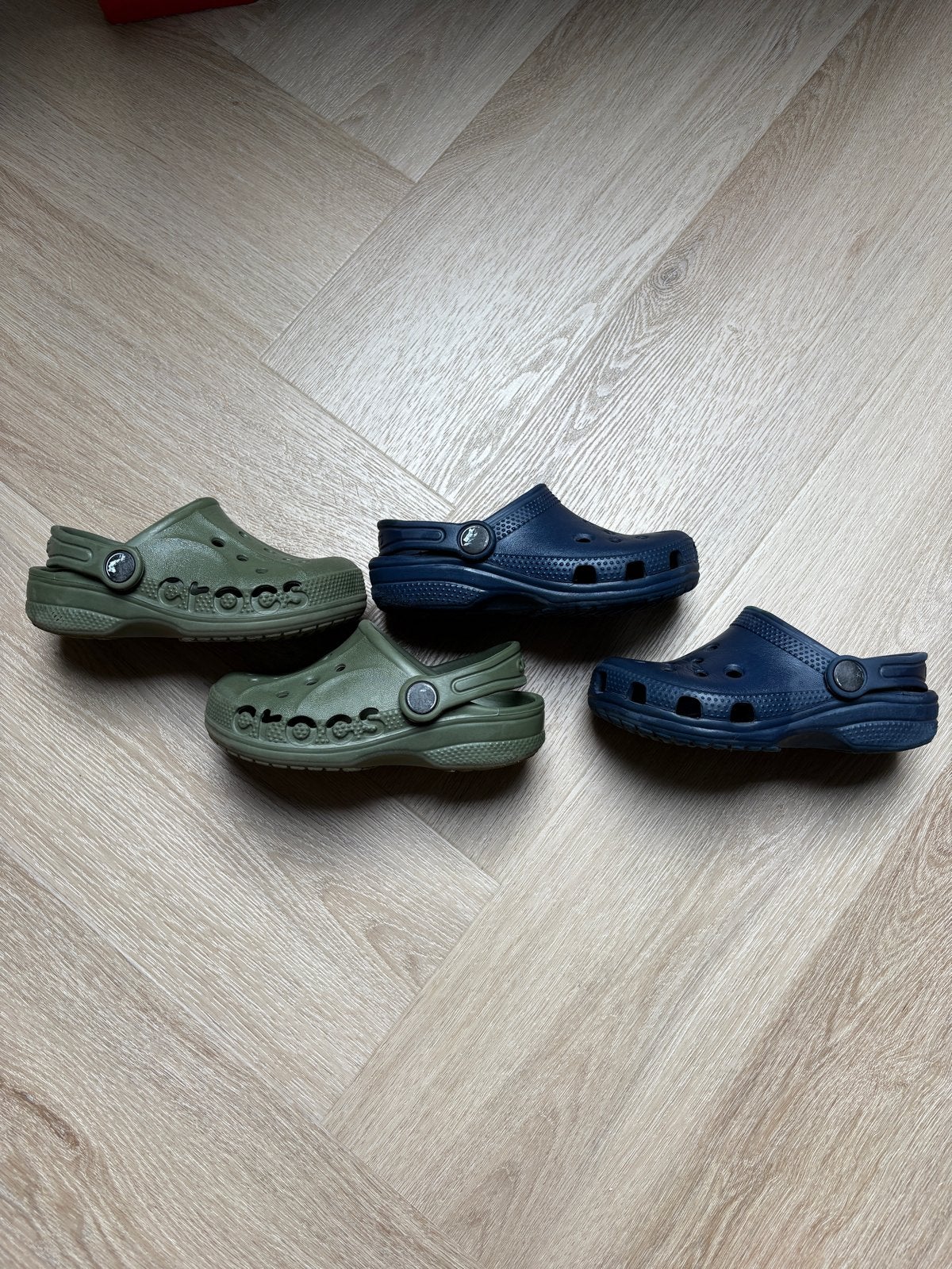 Crocs kindersandalen - 2 paar maat 26 (groen en blauw), Ophalen of Verzenden, Gebruikt, Jongen of Meisje