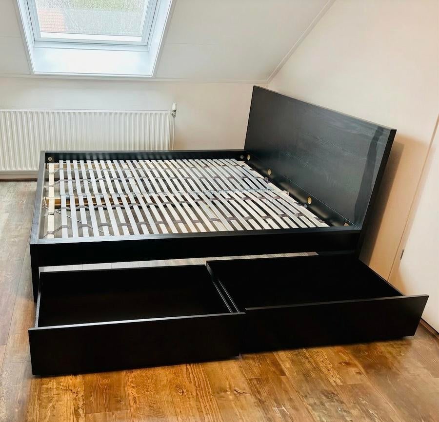 Ikea MALM bed 180x200 cm met 2 lades en lattenbodem, Ophalen, Zwart, Tweepersoons, Zo goed als nieuw