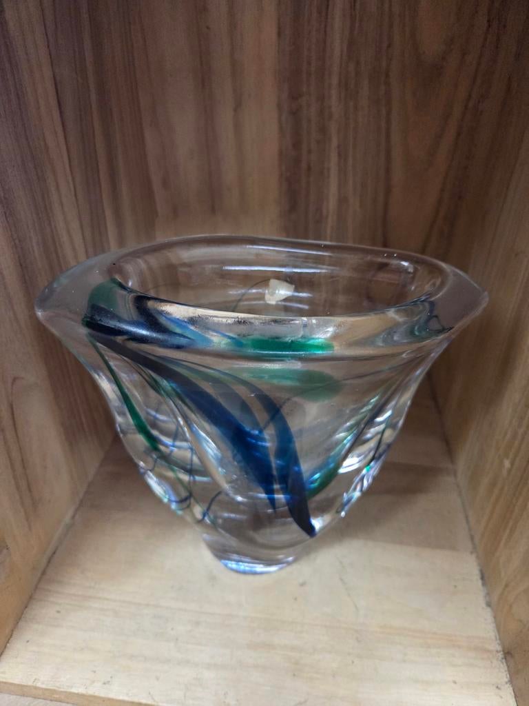 Kristallen vaas met blauwe en groene accenten, Antiek en Kunst, Ophalen of Verzenden