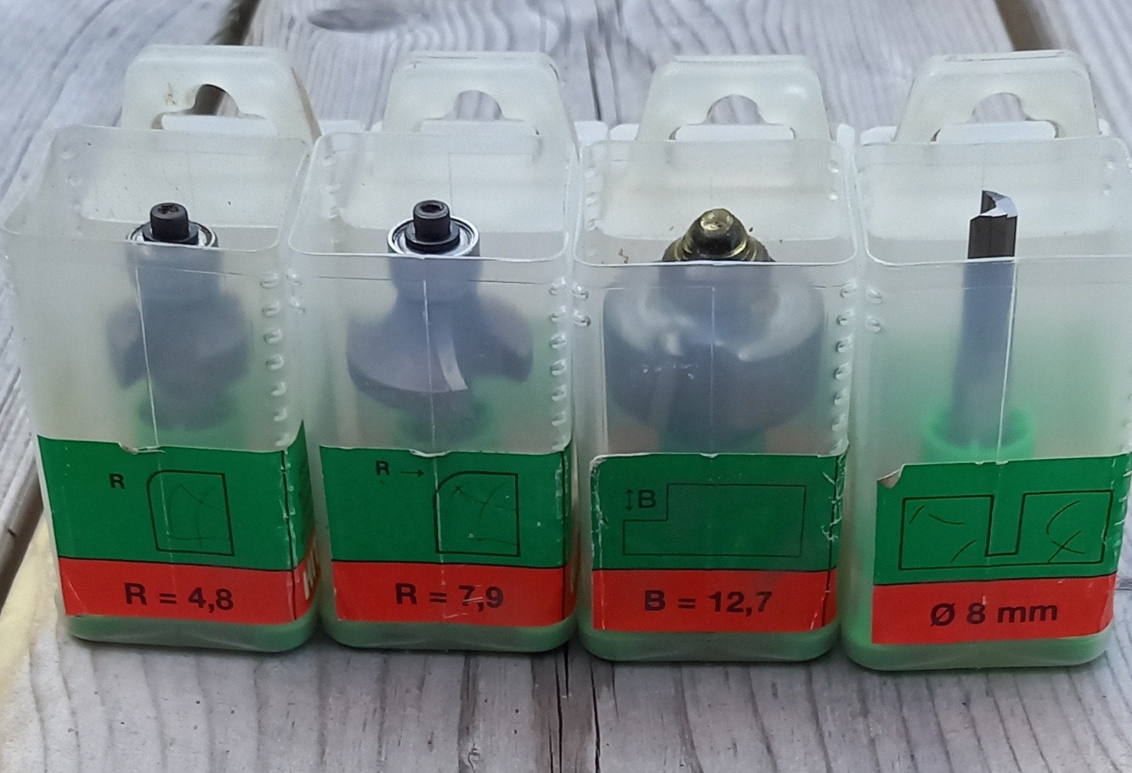 Hitachi bovenfrees set - 4-delig, 8mm schacht, Doe-het-zelf en Verbouw, Gereedschap | Freesmachines, Ophalen of Verzenden, Zo goed als nieuw