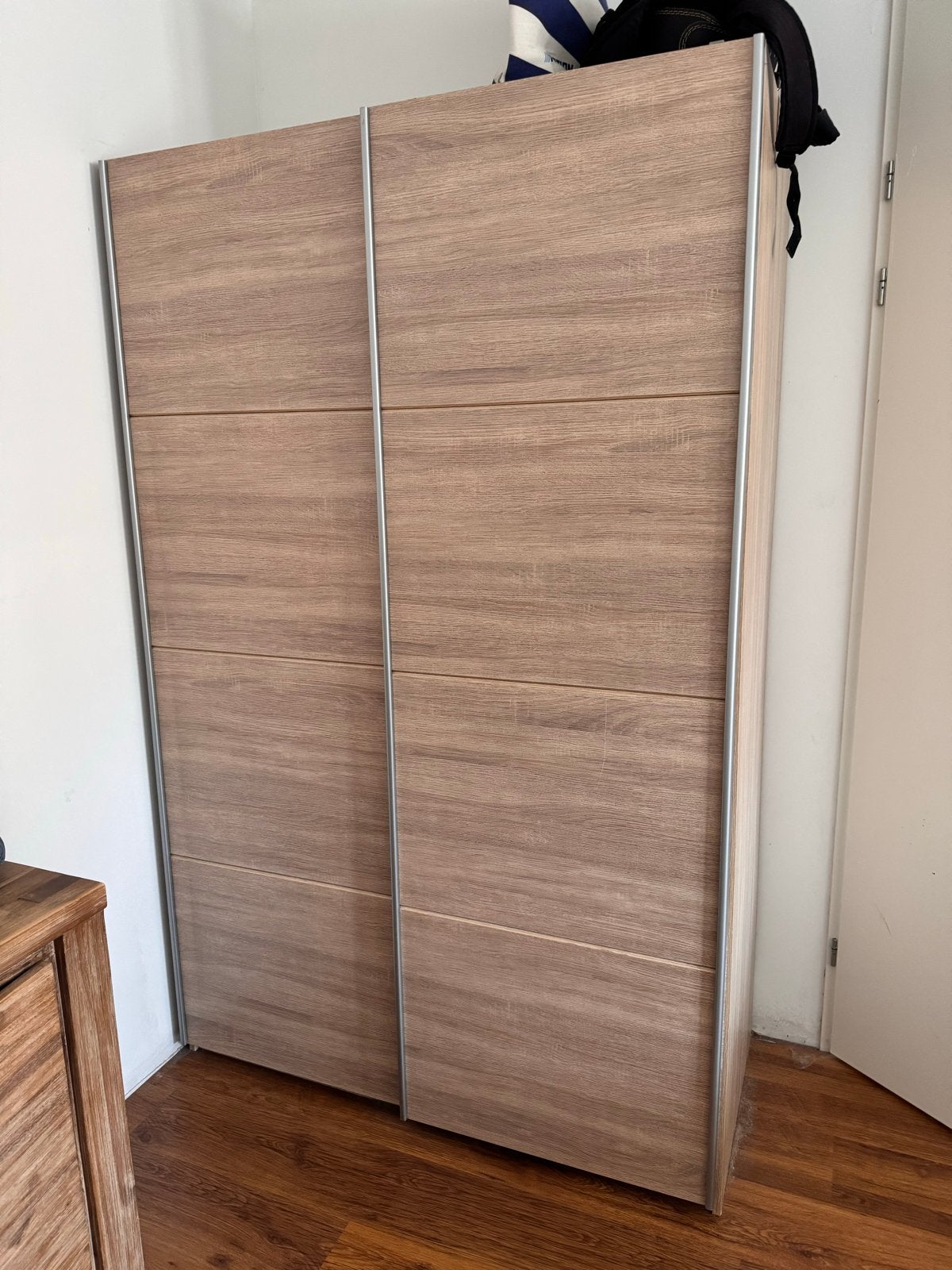 Kledingkast met schuifdeuren en planken, Ophalen, Met plank(en), Gebruikt, 100 tot 150 cm