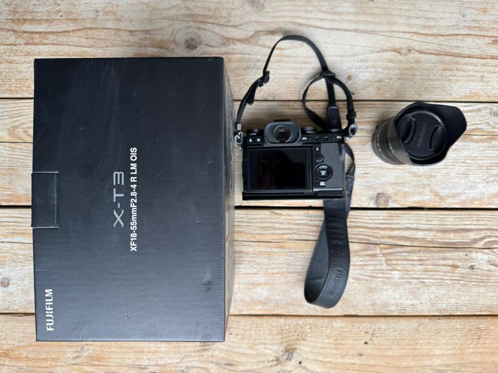 Fujifilm X-T3 met XF 18-55mm lens, grip en originele doos, Spiegelreflex, Ophalen of Verzenden, Zo goed als nieuw, 4 t/m 7 keer