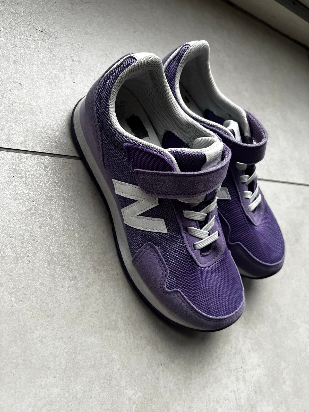 New Balance schoenen maat 35 paars - zo goed als nieuw, Kinderen en Baby's, Kinderkleding | Schoenen en Sokken, Ophalen, Zo goed als nieuw