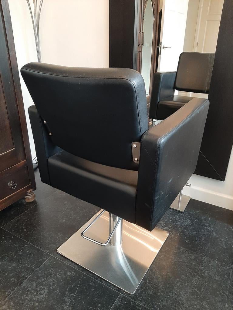 Zwarte pompstoel / kappersstoel, Huis en Inrichting, Stoelen, Gebruikt, Zwart, Ophalen of Verzenden, Eén