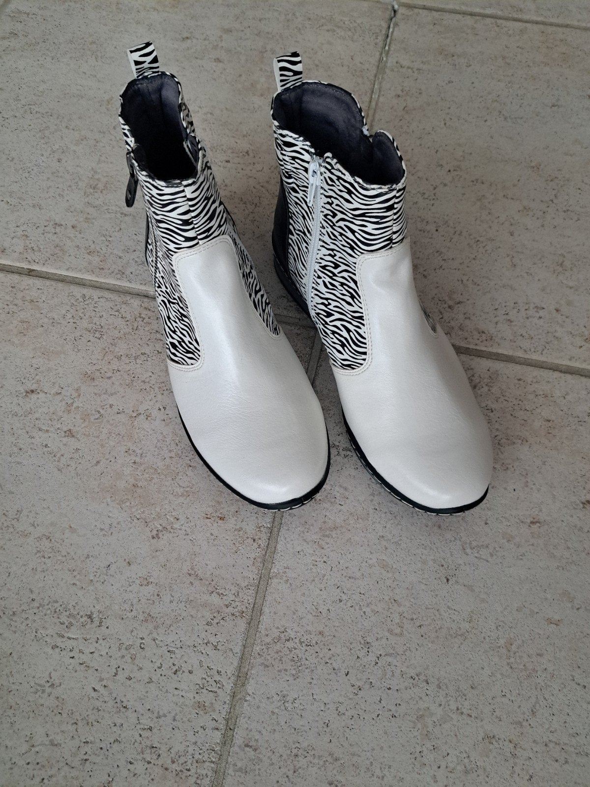 Nieuwe schoenen mt39, Ophalen of Verzenden, Nieuw, Sneakers of Gympen